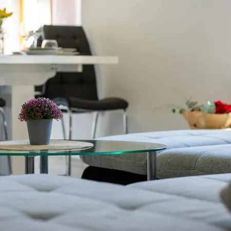 Sunny Eni Appartement *